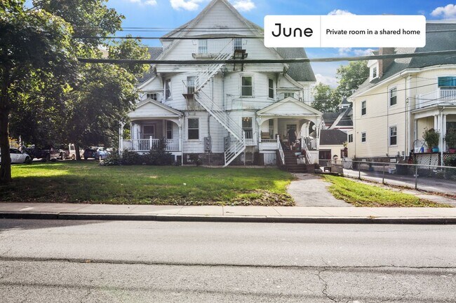 Building Photo - Room in Shared 6 bed/1.5 bath home