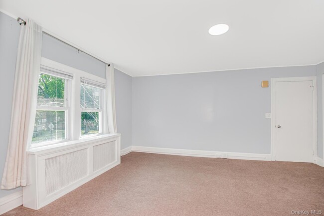 Building Photo - 44 Kress Ave