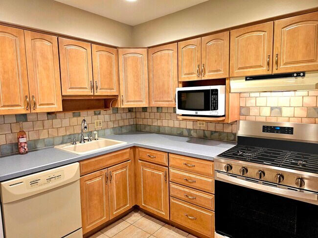 Building Photo - 350 Brainerd Ave