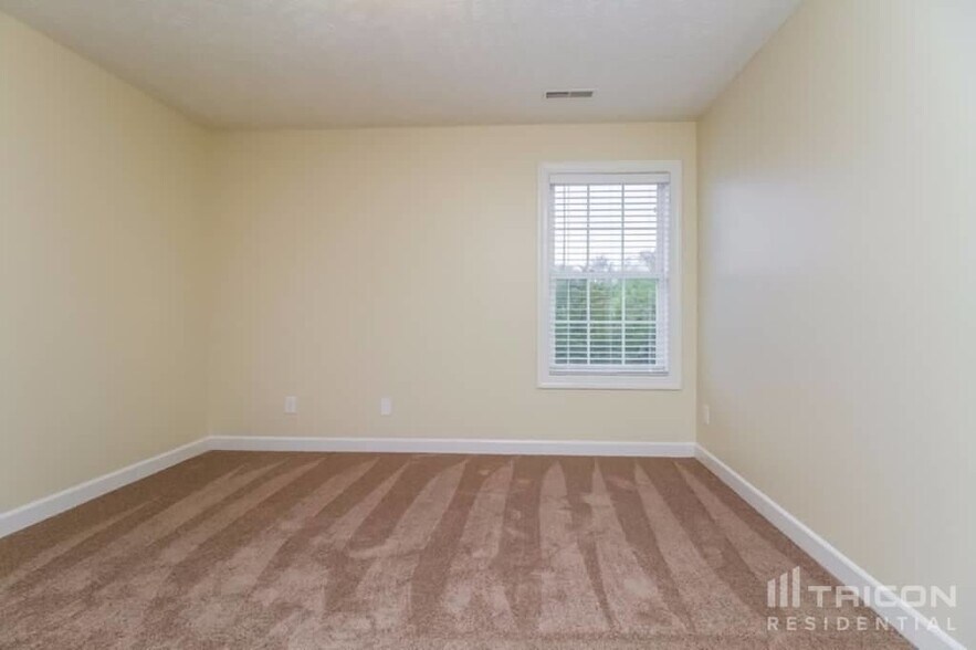 Building Photo - 707 Willow Cove Dr