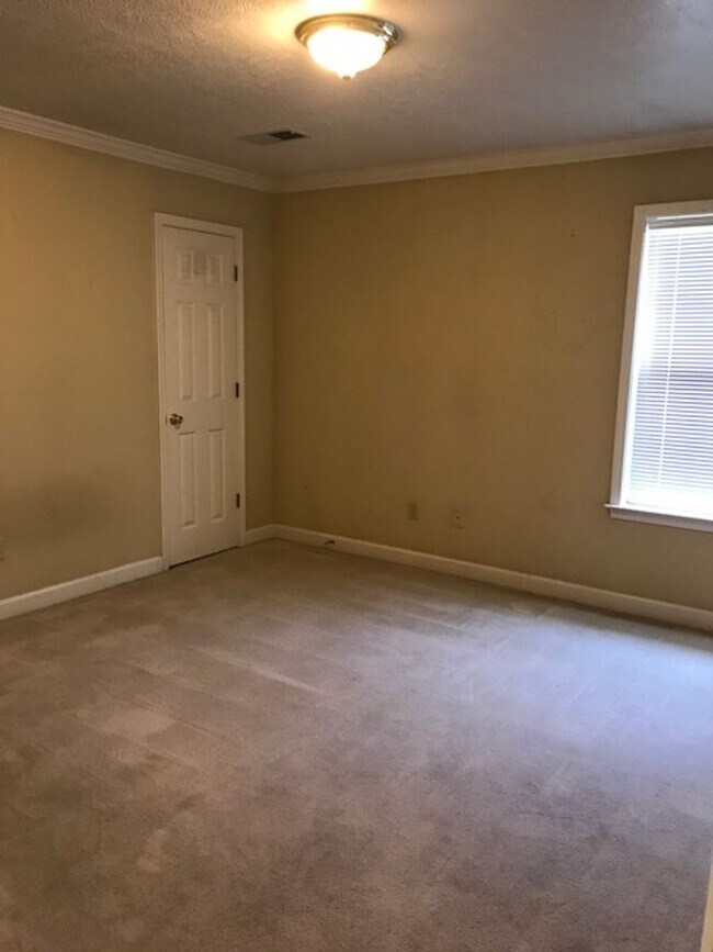 Building Photo - Keys to happiness