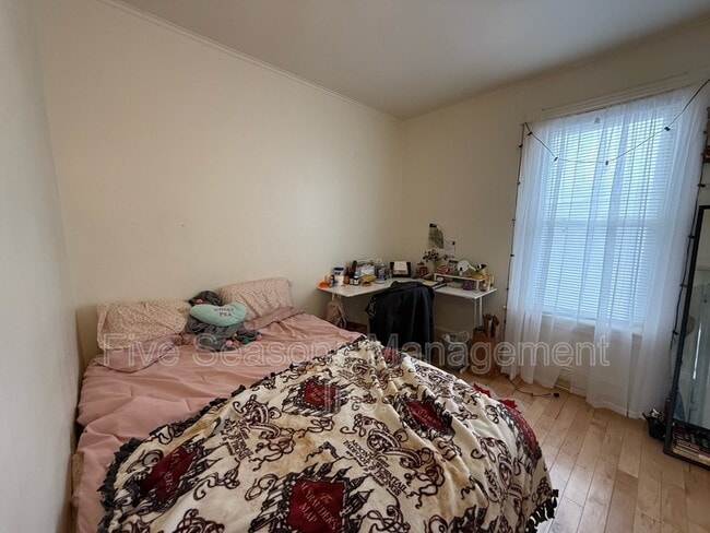 Building Photo - 384 St Paul St