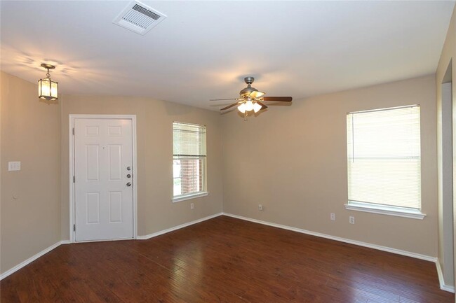 Building Photo - 245 Shale Dr