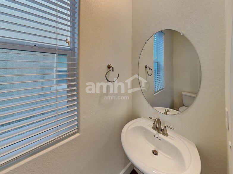 Building Photo - 1478 Garden Swing Ave