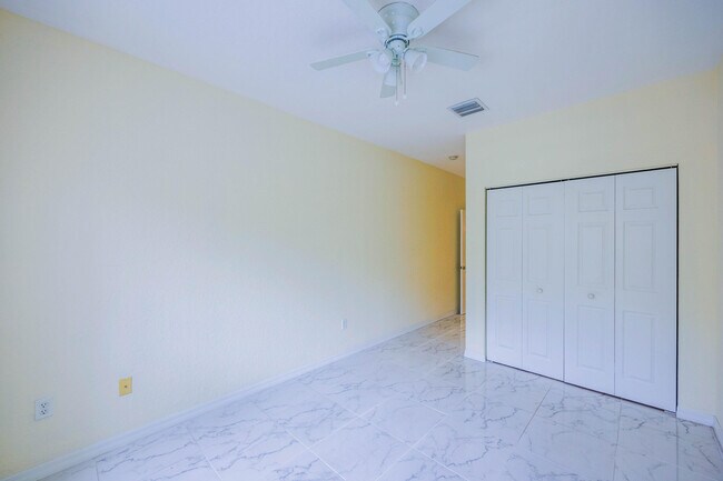 Building Photo - 5441 Via Delray Blvd