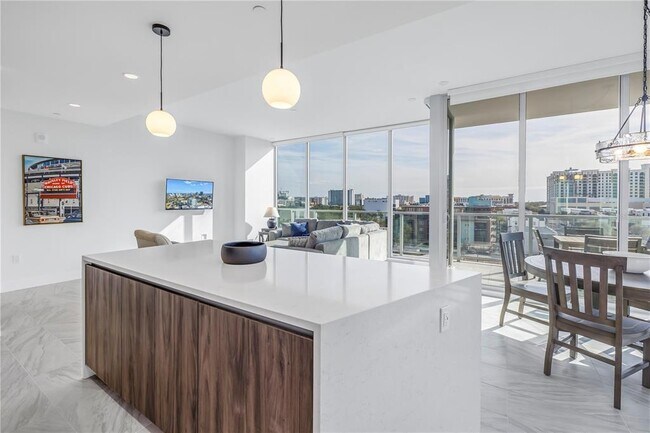 Building Photo - 777 3rd Ave N