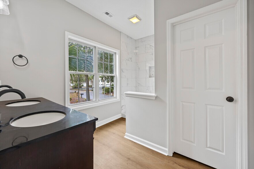 Building Photo - 40 Brittany Pl