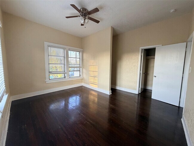 Building Photo - 1849 Dewey St