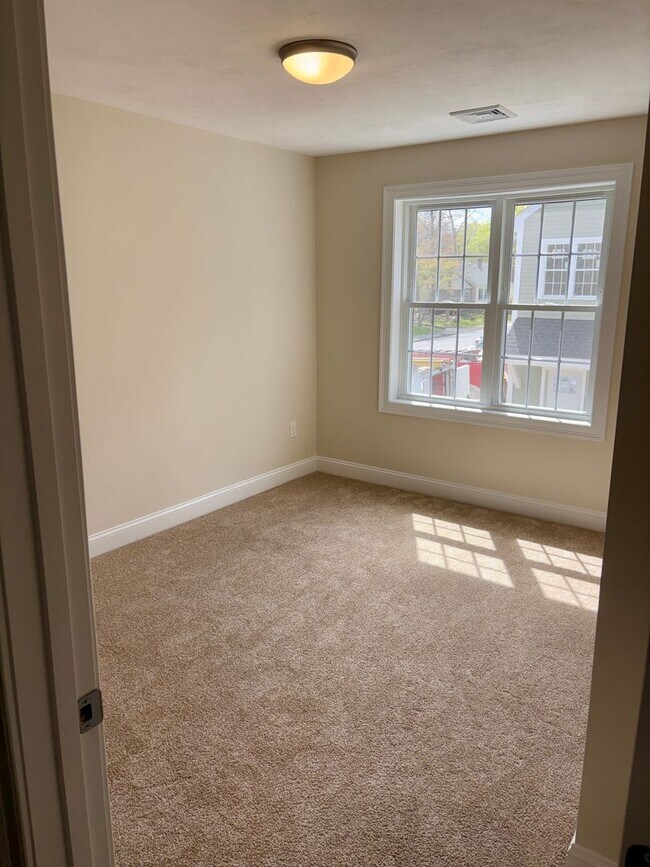 Building Photo - Brand New Townhouse-Style Living with Modern Finishes