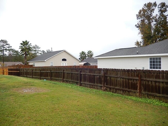 Building Photo - 600 Ponderosa Cir