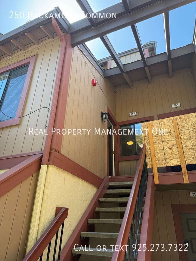 Building Photo - 250 Hackamore Common