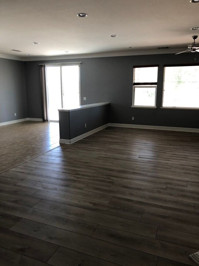 Building Photo - Z519 Cedarbrook Ln