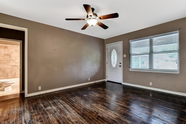 Building Photo - 806 E Rosedale St