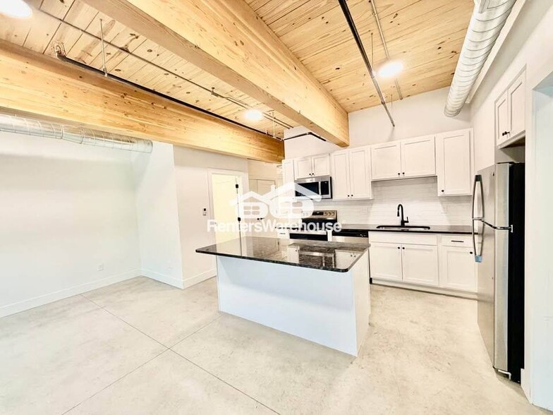 Building Photo - 2701 Ingersoll Ave