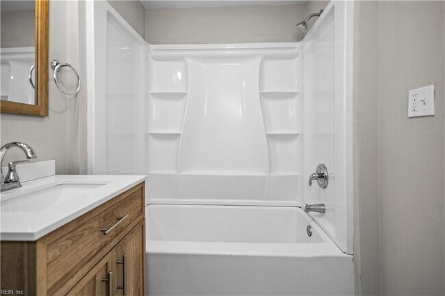 Building Photo - 229 Woodview Ave