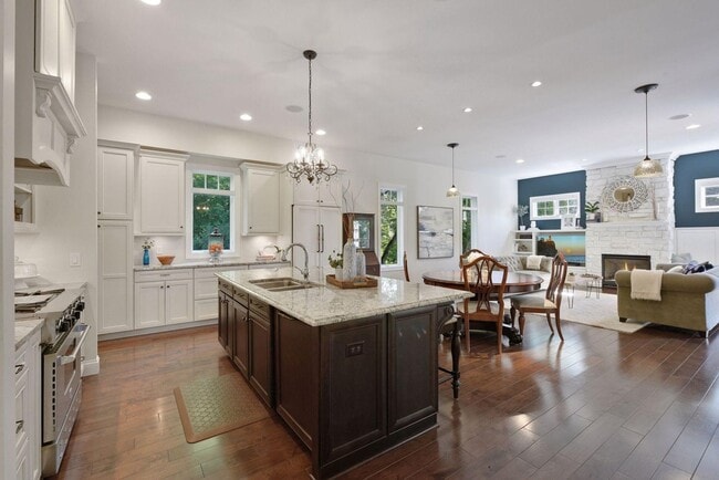 Building Photo - Luxury Living in Minnetonka – 6BR Home in Prime  Location