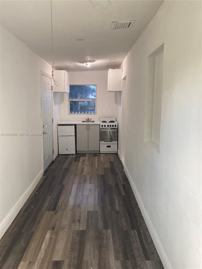 Building Photo - 1742 Ali Baba Ave