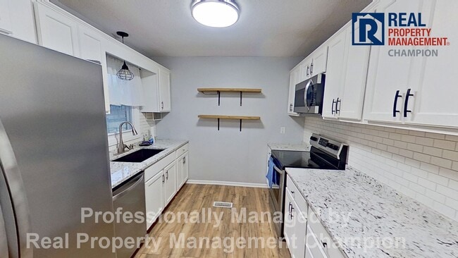 Building Photo - Adorable 3 BD/2 BA with Large Lot on Cul-de-Sac