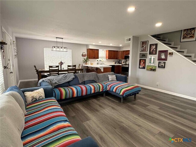 Building Photo - 7255 Woodlake Cir