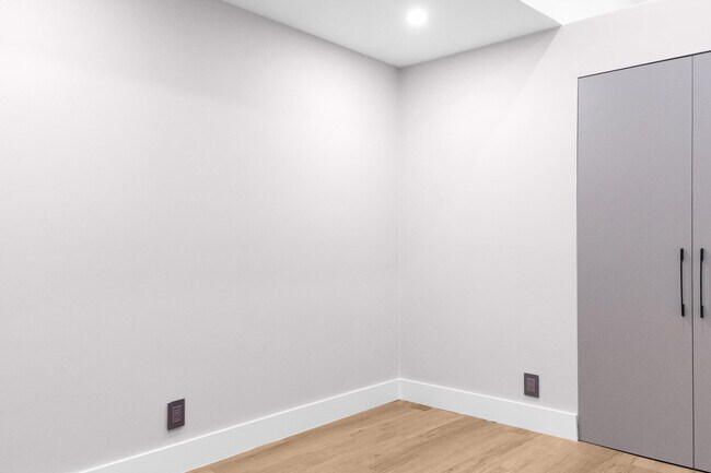 Building Photo - 2435 Windsor Way Ct