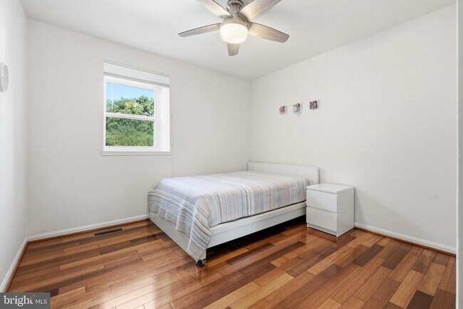 Building Photo - 3695 Persimmon Cir