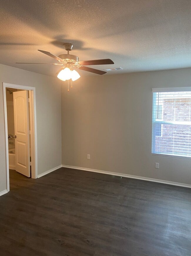 Building Photo - 2618 Grand Ln