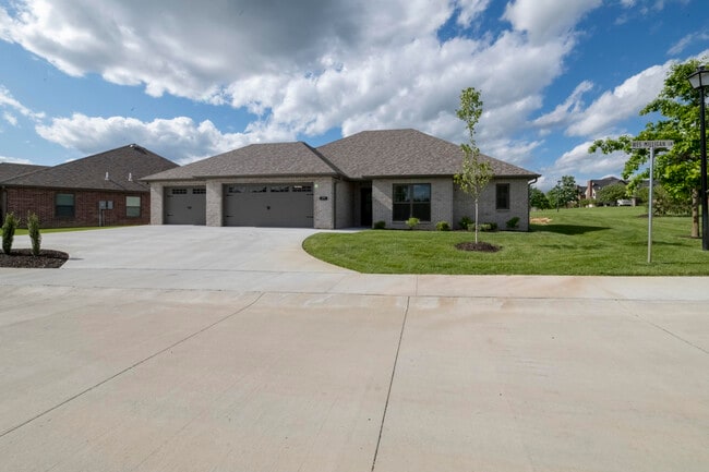 Building Photo - 2026 Wes Milligan Ln