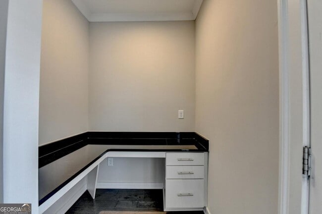 Building Photo - 2083 Holtz Ln