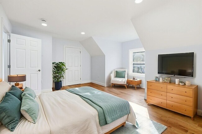 Building Photo - 438 Talbot Ave