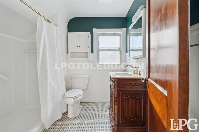 Building Photo - 2029 Berdan Ave