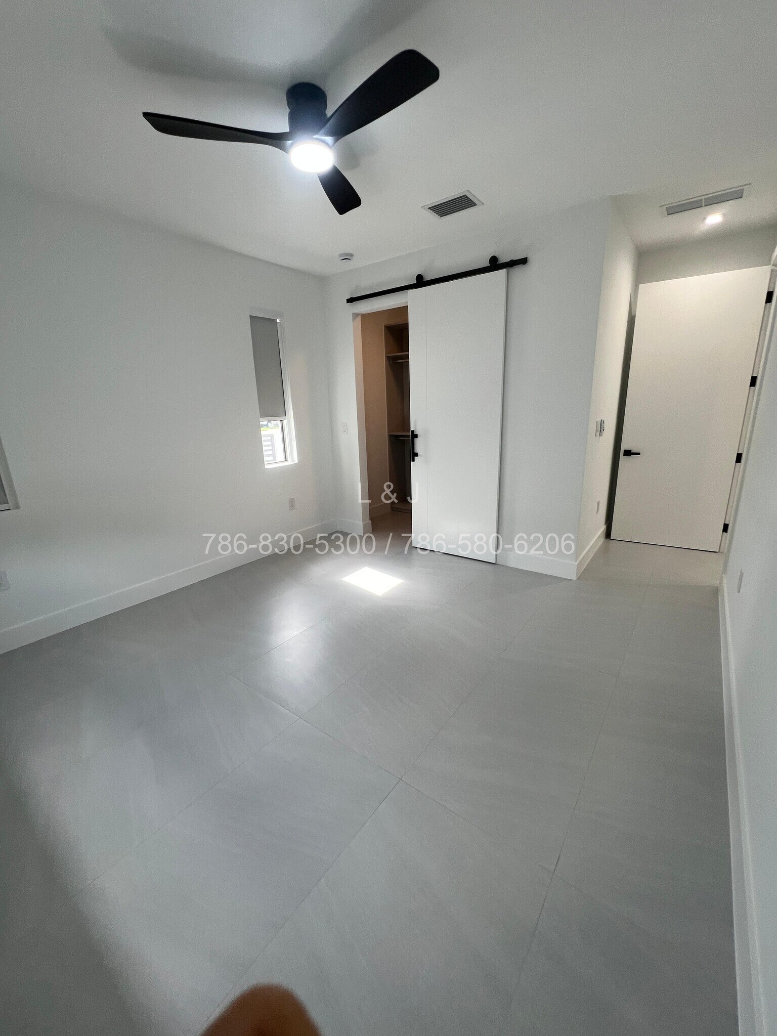 Building Photo - 920 SW 71st Ave