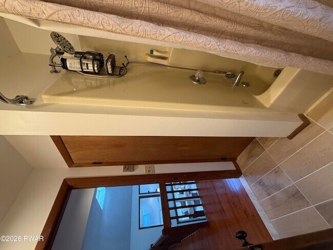 Building Photo - 811 Paddock Ct