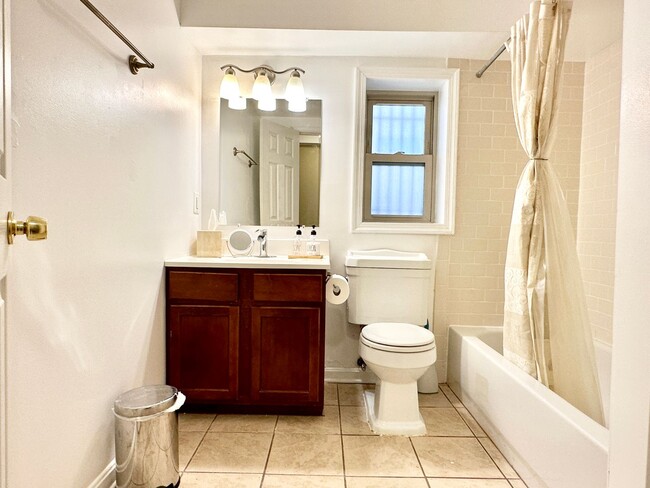 Building Photo - 2 Bed 1 Bath Adams Morgan