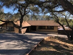 Building Photo - Oak View- Spacious Three Bedroom + Office Space