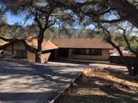 Building Photo - Oak View- Spacious Three Bedroom + Office Space