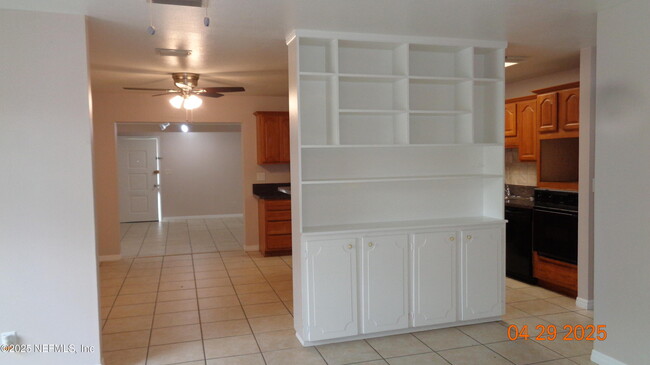 Building Photo - 1204 Crown Dr