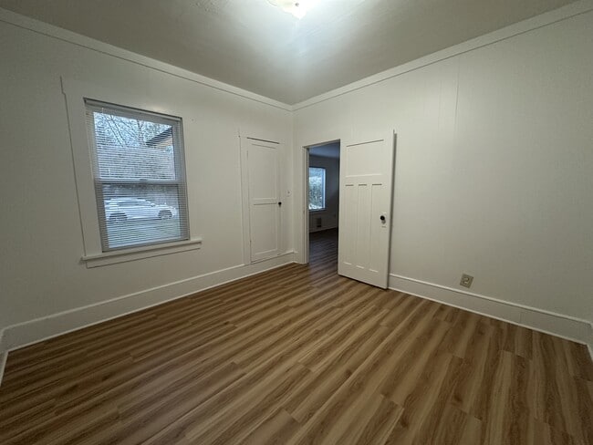 Building Photo - 7951 Maple Ave SE