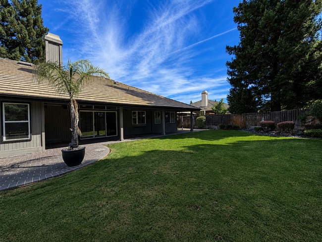 Building Photo - 8036 Glenbar Way