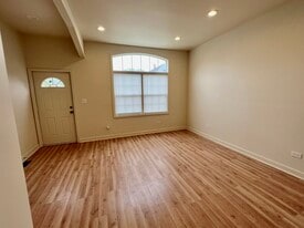 Building Photo - 5132 S Wolcott Ave