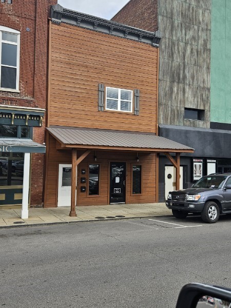 Building Photo - 710 S Main St