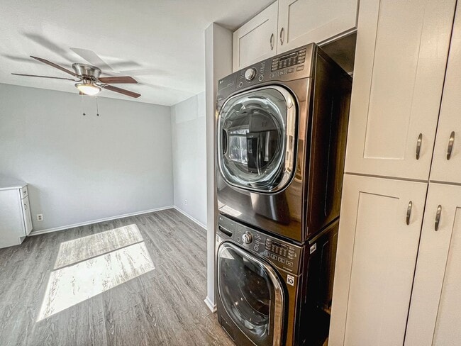 Building Photo - Recently Renovated Contemporary Apartment In Lovely Mosbys Landing