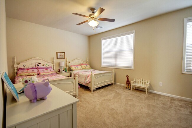 Building Photo - Stunning 4 bedroom in Park West - Mt. Pleasant