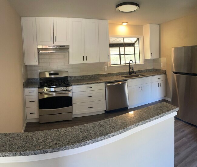 Building Photo - 410 W Lindbergh Blvd