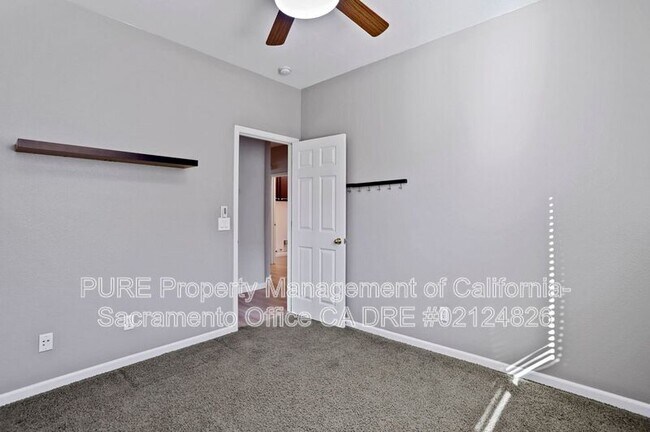 Building Photo - 1518 Sandmark Dr