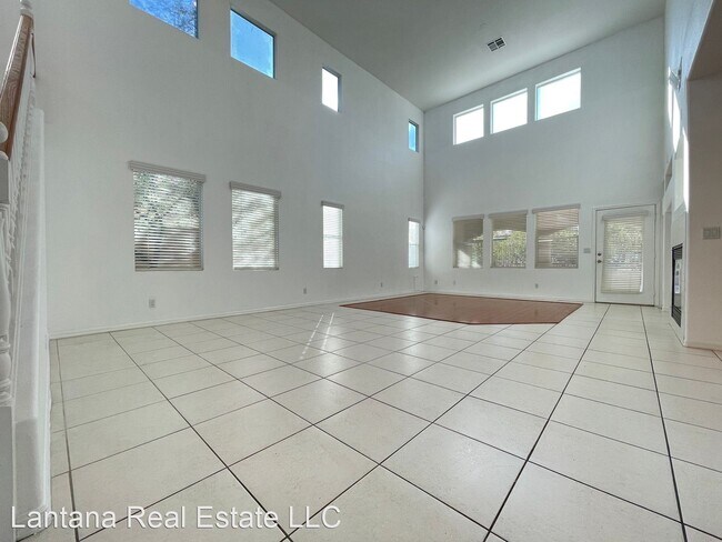 Building Photo - 5 br, 2.5 bath House - 1581 Boundary Peak Way