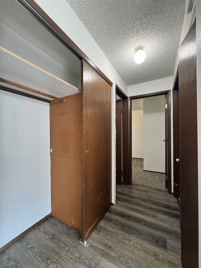 Building Photo - 1204 N B St