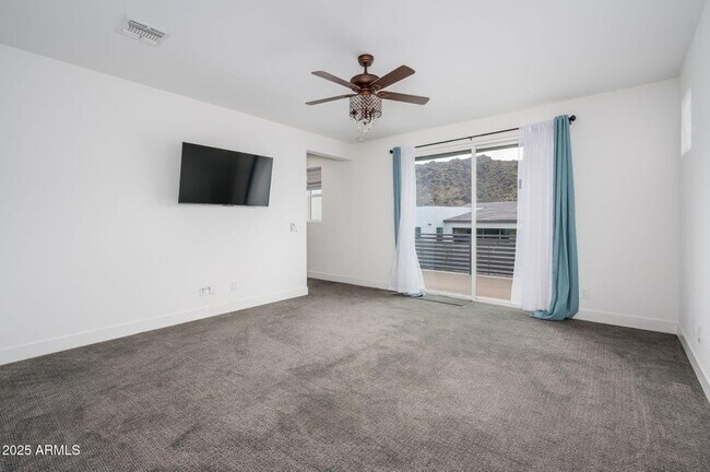 Building Photo - 1221 E Paseo Way