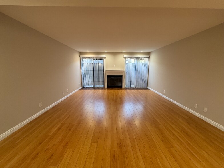 Building Photo - 624 E Cedar Ave