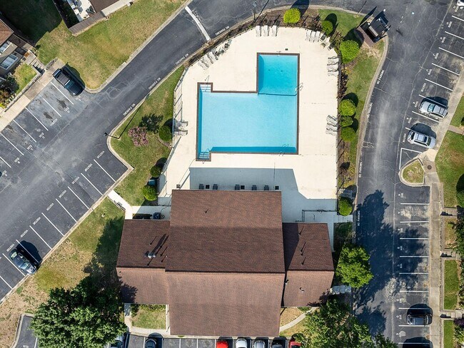 Building Photo - 1189 Ashborough Dr