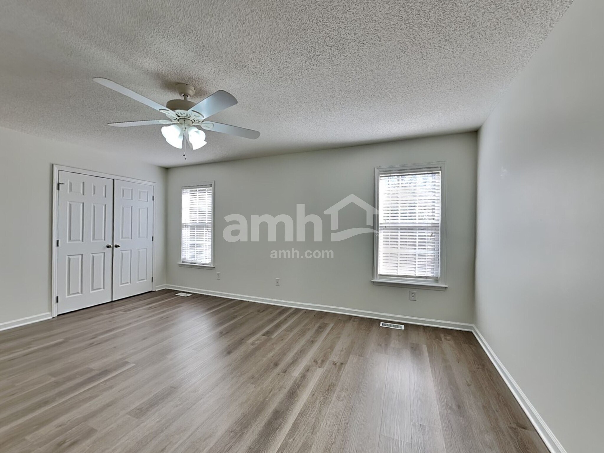 Building Photo - 135 Kentucky Derby Dr